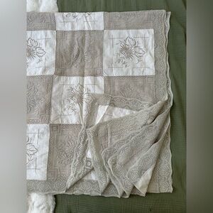 VTG Ivory Cotton Madeira Embroidery Filet Lace Collage Floral Tablecloth 62х124